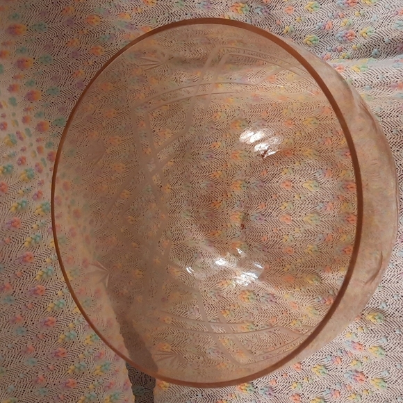 Gorgeous light peach etched glass candy dish 7 inches - Picture 7 of 9